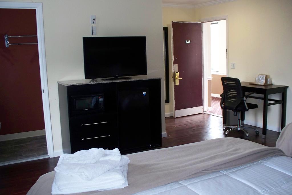 Budget Inn & Suites Wall Exterior photo